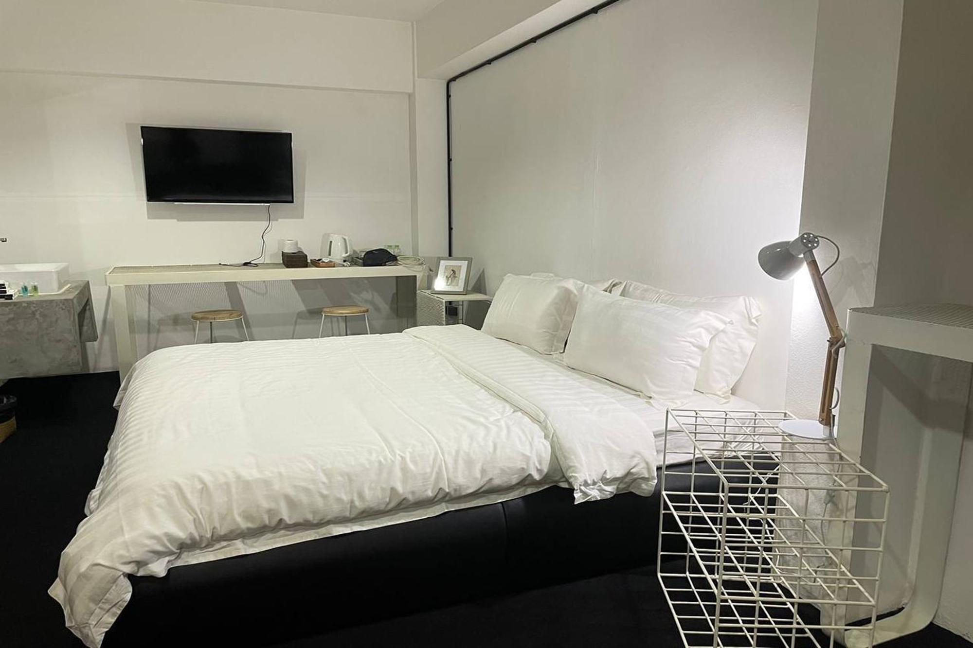 Apartment Bw Thai Art Style